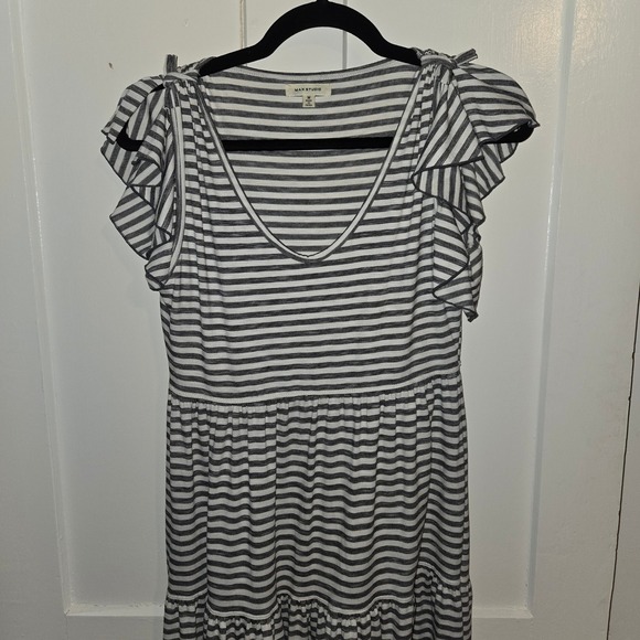 Max Studio Womens Striped Tiered Midi Dress Black Grey Flutter Sleeve V-Neck M - Picture 3 of 8